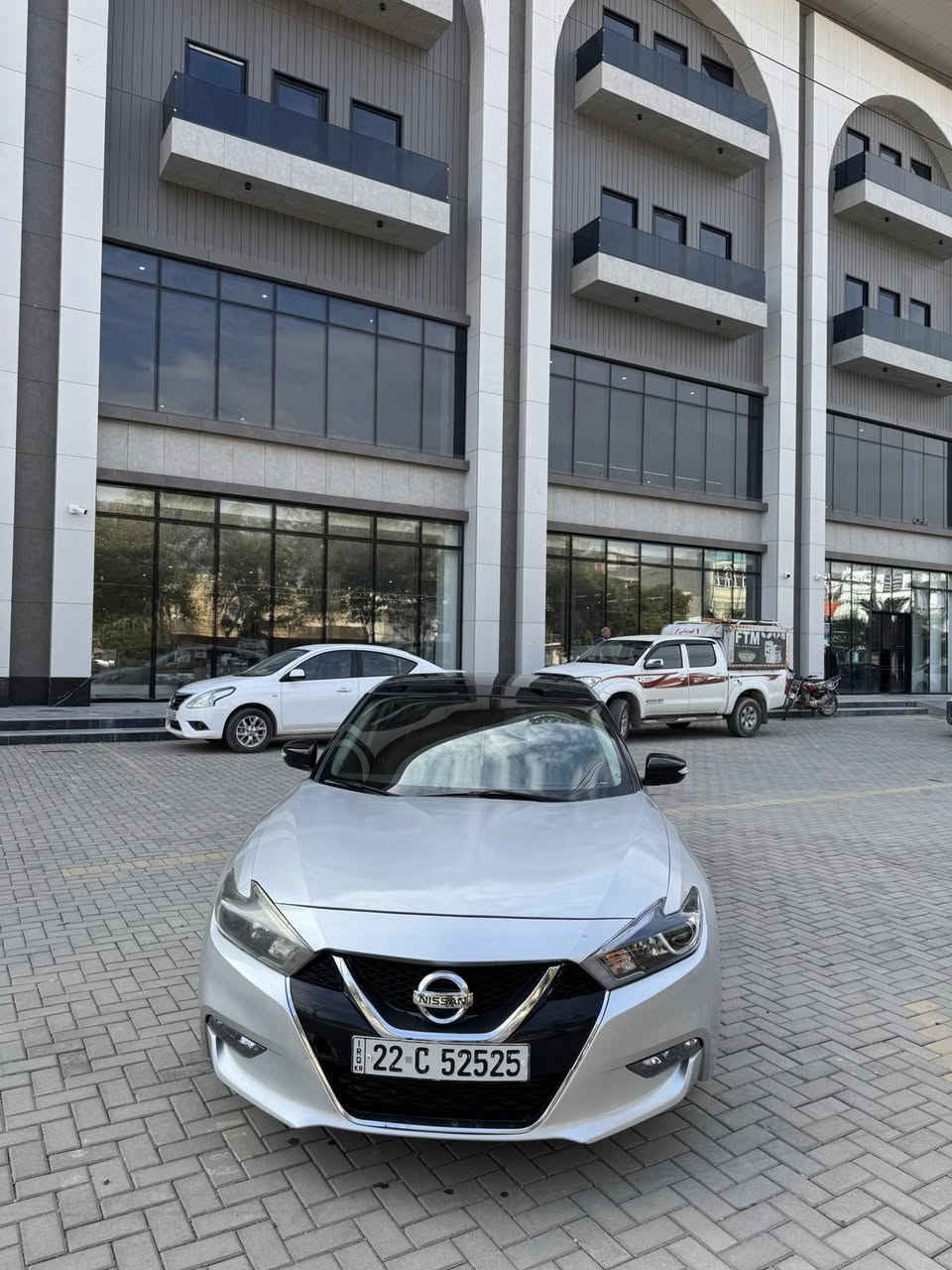 نيسان مكسمه 2017
مواصفات SL فول الفول 
كشنات جلد 
تدفئه كشنات 
رادرات امامي خلفي 
نقطه عمياء 
نضام قياده 
سبورت /نورمال /ايكو 
مثبت سرعه 
تشغيل عن بعد 
دهن كير ومكينه جديد 

قطعتين ونص صبغ 
ايرباك ستيرن وبرده وراجع سستم
مكانه كلار " 135$وبيه مجال

***********
