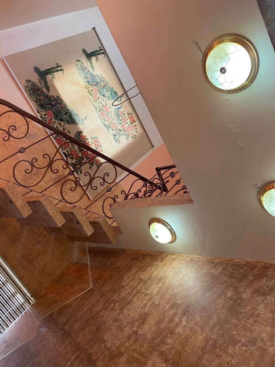 يالله السلام عليكم يعلن مكتب الخبير عن وجود بيت للبيع حي المعلمين مساحة 125 نزال 12ونص واجهه 10 شارع ميثم التمار شارع تبليط كهرباء نضامي بيت حديث البناء الطابق الاول صاله وغرفة نوم 1 
مطبخ 
الطابق الثاني غرفتين نوم وحمامات بالكونه وهول +مخزن
البيت يحتوي علئ كاونتر سبلت مراوح سخان ماطور ماء تانكيات  
السعر  65مليون بي مجال بصيط
***********
