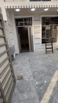 80  متر قاط ونص 
بيت نضيف جاهر من كلشي قرب ابو رشا تقاطع الجريخي بظهر التجاري.
***********
