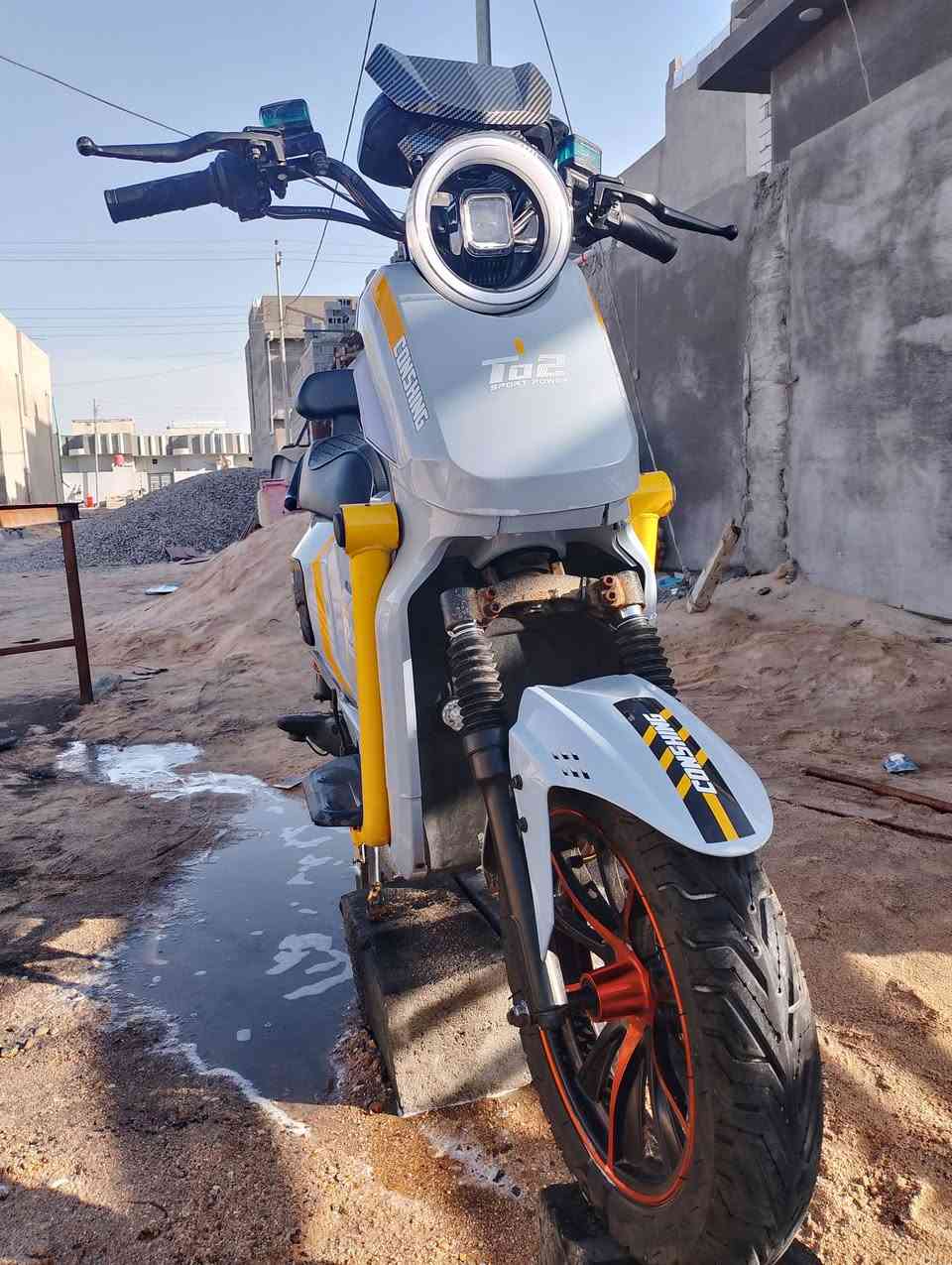 دراجة شحن البيع سعر 675 او بيه مجال قليل ستخدام دراجه فقط روحه رده الشغل شحنه وحده بل يوم  مسافه الكيلو ملته الشحنه الوحده45كيلوو  مكاني البصرة الجزيرة بشارع زين العبدين يم مجمع رواد رقم وتساب *********** دراجه صرله شهرين عندي
