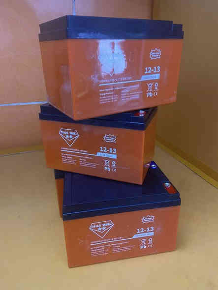 سلام عليكم اخواني بطاريات دراجه شحن ١٢ فولت ١٣ امبير ( اخو جديد) ع فحص يقرا ١٢ بل جهاز بطاريات جدا نضاف 
ع فحص تجي شوفهن اوديك مصلح يفحصهن بجهاز تقتنع بيهن تاخذهن ماعجبنك عوفهن استخدام كلششش قليل فقط شهرين استخدام مال شركه ابلاديات 
سعرهن ٧٥ وبي مجال شراي يتصل *********** مكاني بغداد حي الجهاد يوجد توصيل
