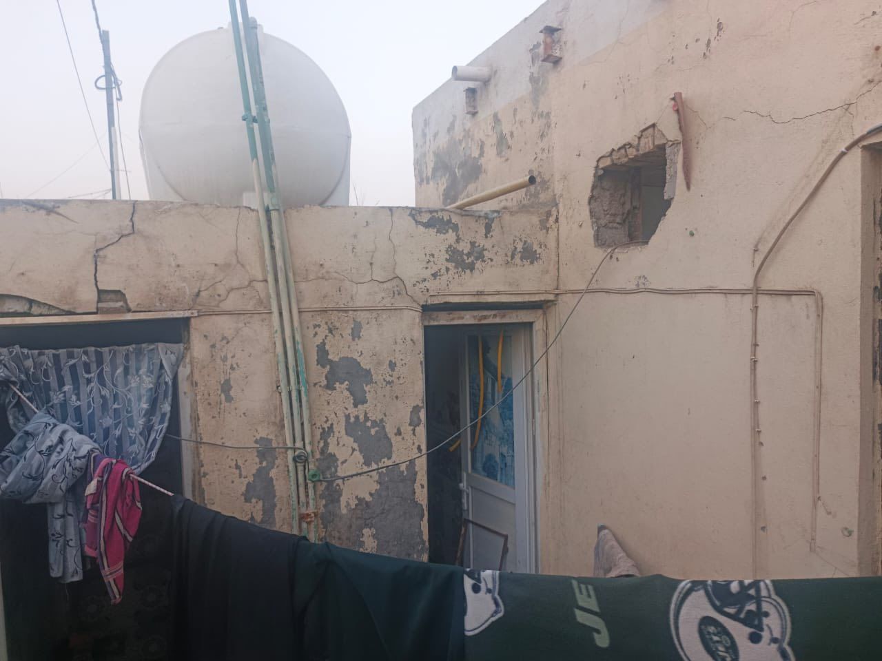 بيت ايجار مساحتة 110 متر شارع 60 شارع ابو احمد الحداد غرفة نوم وصالة ومطبخ وصحيات خدمات كاملة ماء وكهرباء ومجاري الايجار 175 بشهر 
***********
