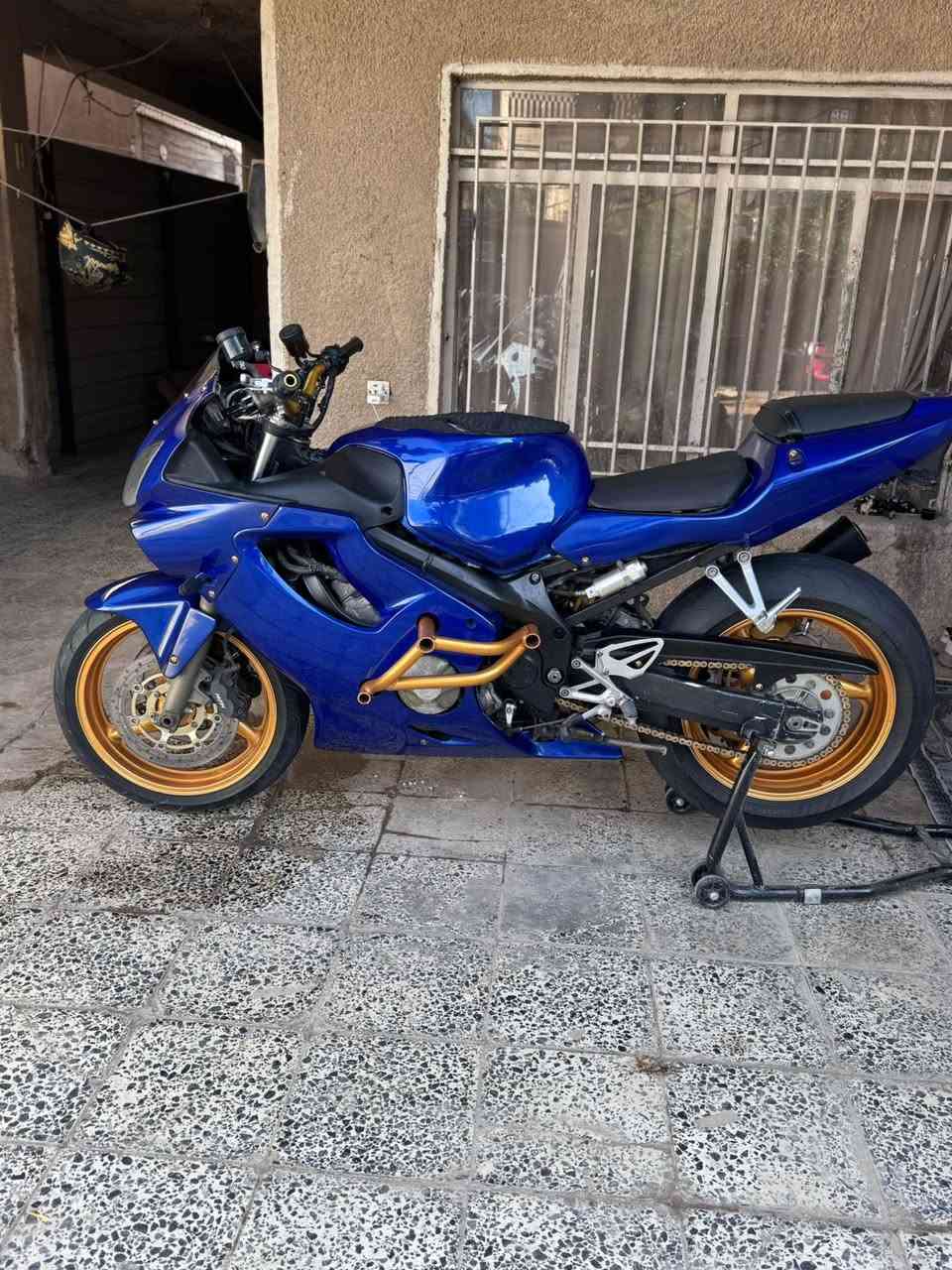 افوراي ٦٠٠
مكينه وكير مكفولات
ب18 ورقه
موديل 2004
واسط/صويره
***********
