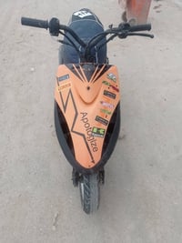 ماكس عدلة • مجات • القرنة