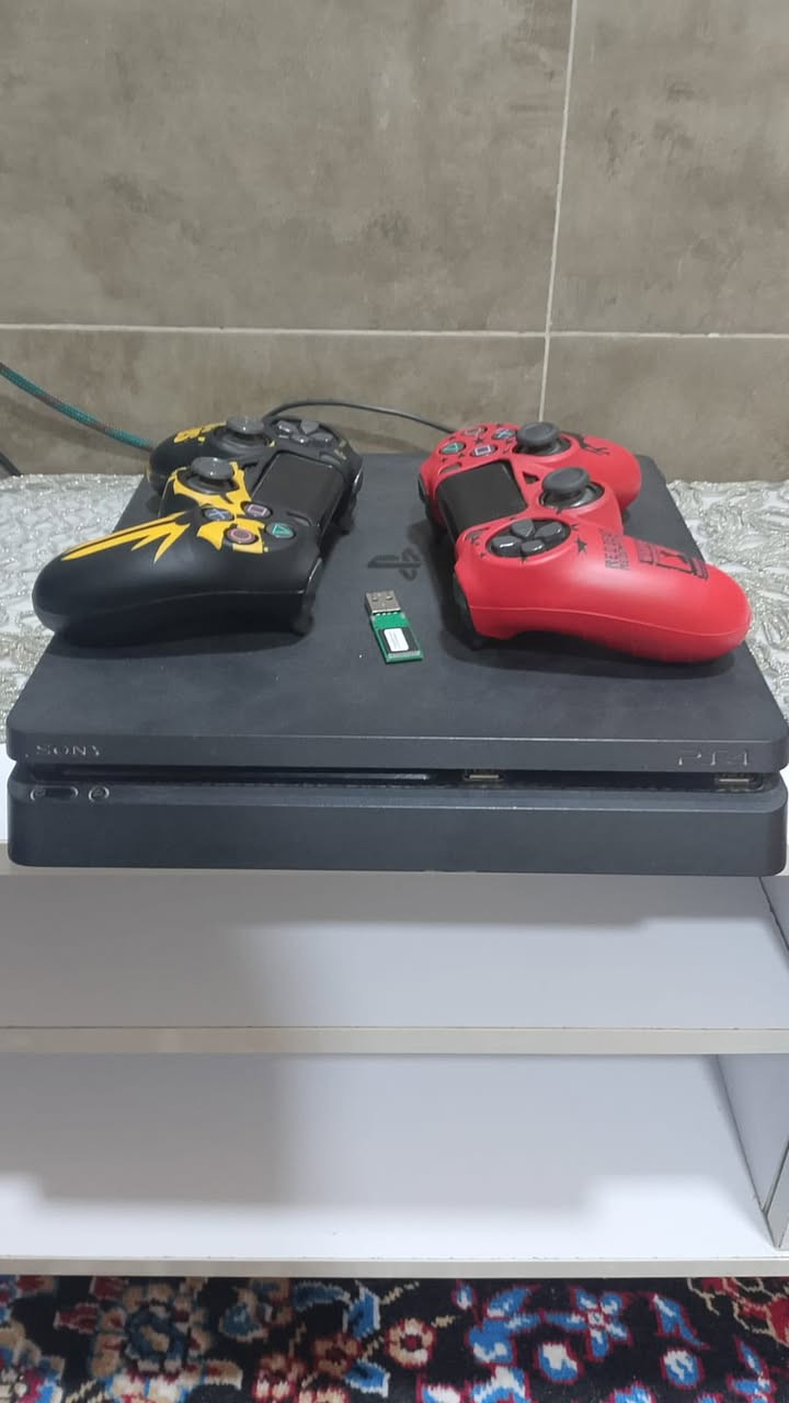 سلام عليكم 
بلي فور سلم مهكر نضام 9:00 
ذاكرة 500 
لوك ستيكر
جوستك ثنين اصلي 
مكاني بغداد /الشعب 
***********
السعر ب250 الف 
جوة السوك مستعجل على بيعته
