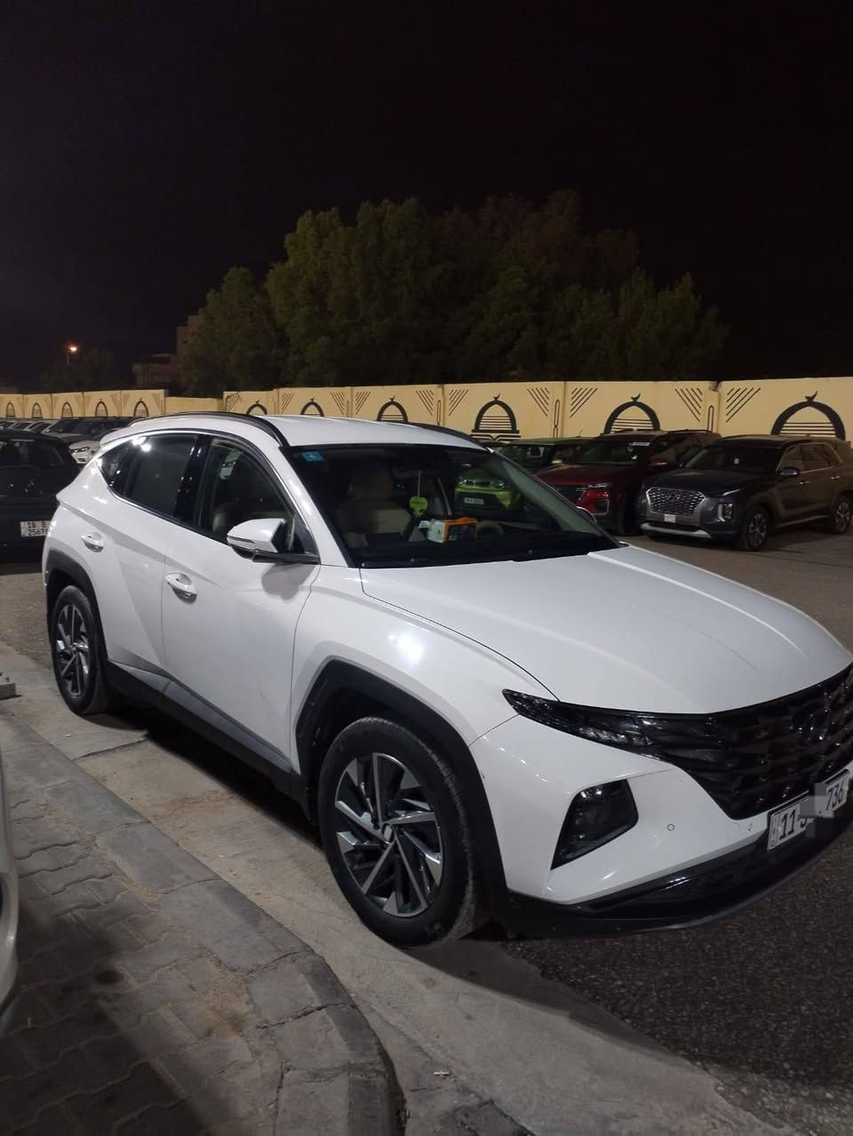 سلام عليكم للبيع هونداي توسان 2024 رقم بغداد بسمي مكفوله بيه رصعات موضحه ماشيه 70 سعر 210
***********  مكاني كربلاء
