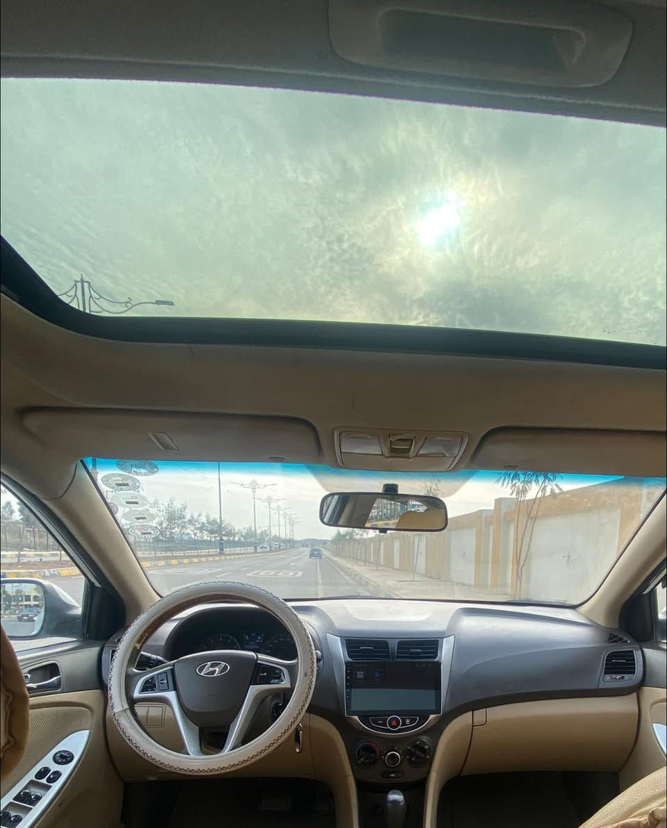 اكسنت خليجي 2013  لون ابيض 
صبغ بس جاملغ الخلفي وبيها شبرين بارد بالباب
 السونار مرفق مع صور 
محرك مفتوح جديد 16 دوش المرغوب 
شرط بدون صرف ونفخ 
تحكم ستيرن مع شاشة وكامرة خلفية 
فتحت سقف 
نضام توفير الوقود ECO
ABS بريك
5 ويلكب 
 كابون بانزين 
رقم اربيل باسمي 
عنوان موصل الايسر 
مامتواجد عل فيس اتصل عل رقم *********** واتساب
