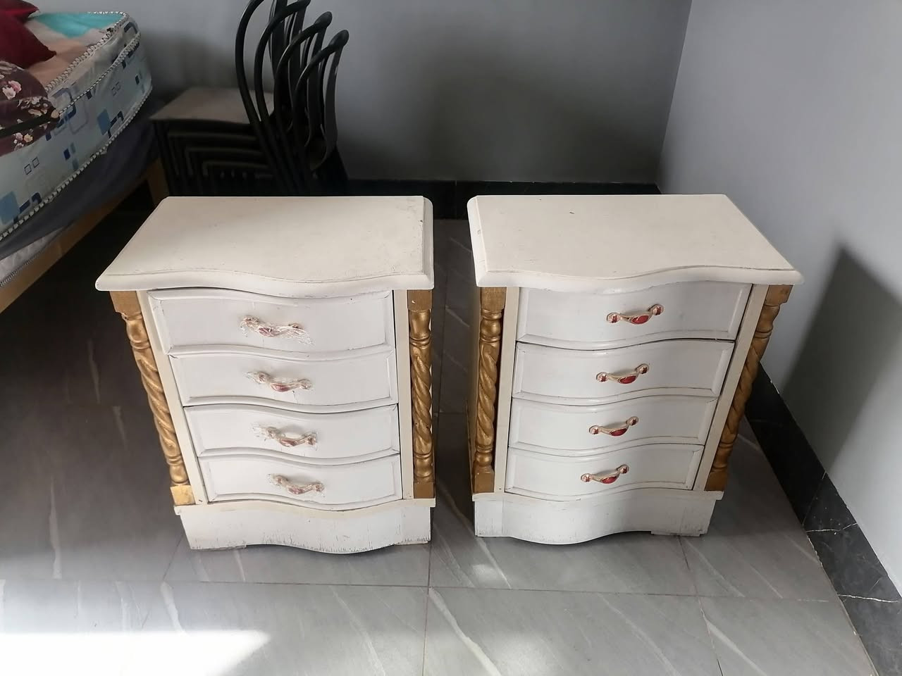 جربايه نفرين للبيع
تخت مالته يرادله شويه ترتيب
ويه جرارات اثنين
جربايه أطفال هم للبيع
هاي كلهن 200 الف
***********
