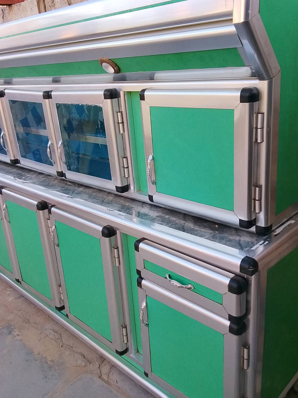 سلام عليكم
للبيع 
مترين ونص معرض نضيف وجديد عوزه بس جراره 
السعر 250وبيه مجال قليل 
***********
