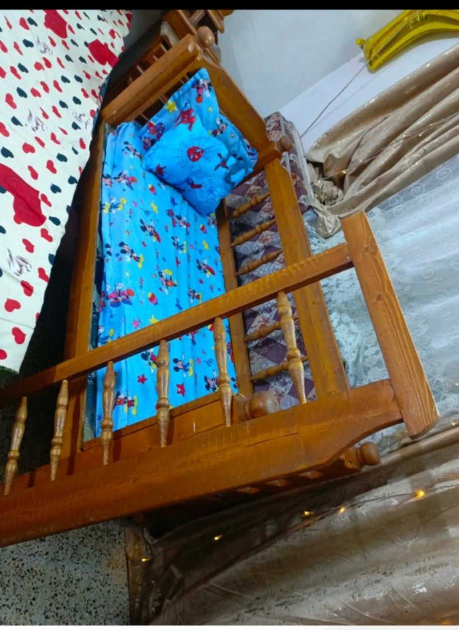 مندوبة مبيعات 
تخت أطفال ينوم عمر 5 سنوات نضيف ما بي إي عيب وبي تايرات سهل التحريك ومع الدوشك والمخده وبسعر 75 ألف قفل بدون معاملة 
العنوان موصل جانب الأيسر حي البكر
#الجميع


**إذا كنت صاحب هذا الإعلان وتريد حذفه لأي سبب، رجاءا أرسل رسالة إلى الدعم الفني**