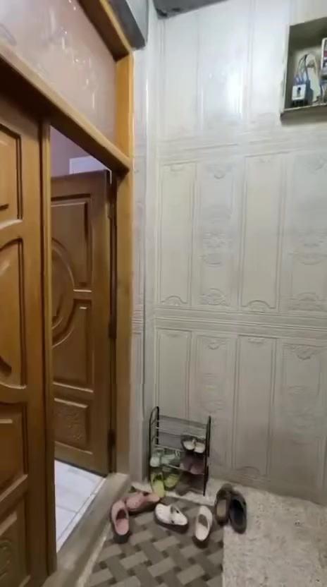 دارللبيع حي المهندسين طابو صرف طابقين غرفتين وهلو وبراني ومطبخ وحمام فوق غرفتين هول حمام المساحة 200م البناء مسلح جديد الاستفسار على الرقم *********** مراجعة مكتب باسم للعقارات
