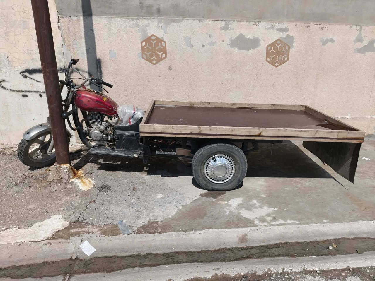 سلام عليكم عندي ستوتا للبيع محرك 22 شاصي شرط منفيس ستوتا مال مخضر مكاني حي صدام السعر 800وبيها مجال  الرقم ‏‪***********‬‏
