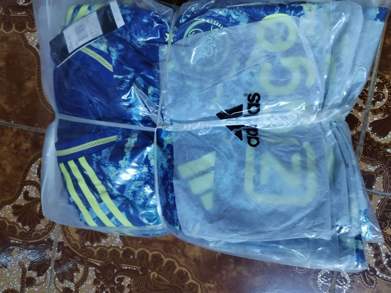 بسم الله الرحمن الرحيم
 دريس نسخه لاعب شعار جيلاتين
جمله جمله فقط شلعه وحده تصفيه
سعر الدرزن 85 الف    للتواصل
***********
واذا كل الكميه  اتصل وبيك خير ودلل
