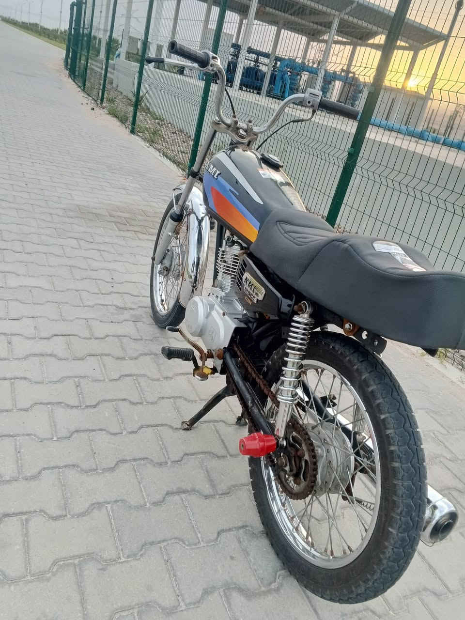 دراجه ايراني لبيع نضيفه محرك نضيف مامفتوح مبدل كلجات  فقط سعرها 390 بيه مجال قليل 
*********** واتساب
