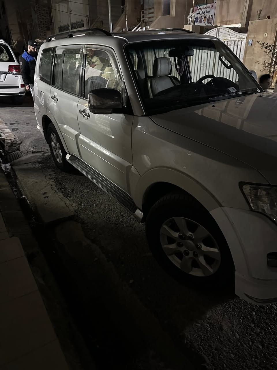 باجيرو 2015 ٦ سلندر كفاله عامه بيها بس الجاملغ الخلفي مصلح درجه اولى فول مواصفات باسمي الرقم اربيل الجديد شخط مابيها 
السعر 160 وبيها مجال بسيط 
0786895861


**إذا كنت صاحب هذا الإعلان وتريد حذفه لأي سبب، رجاءا أرسل رسالة إلى الدعم الفني**