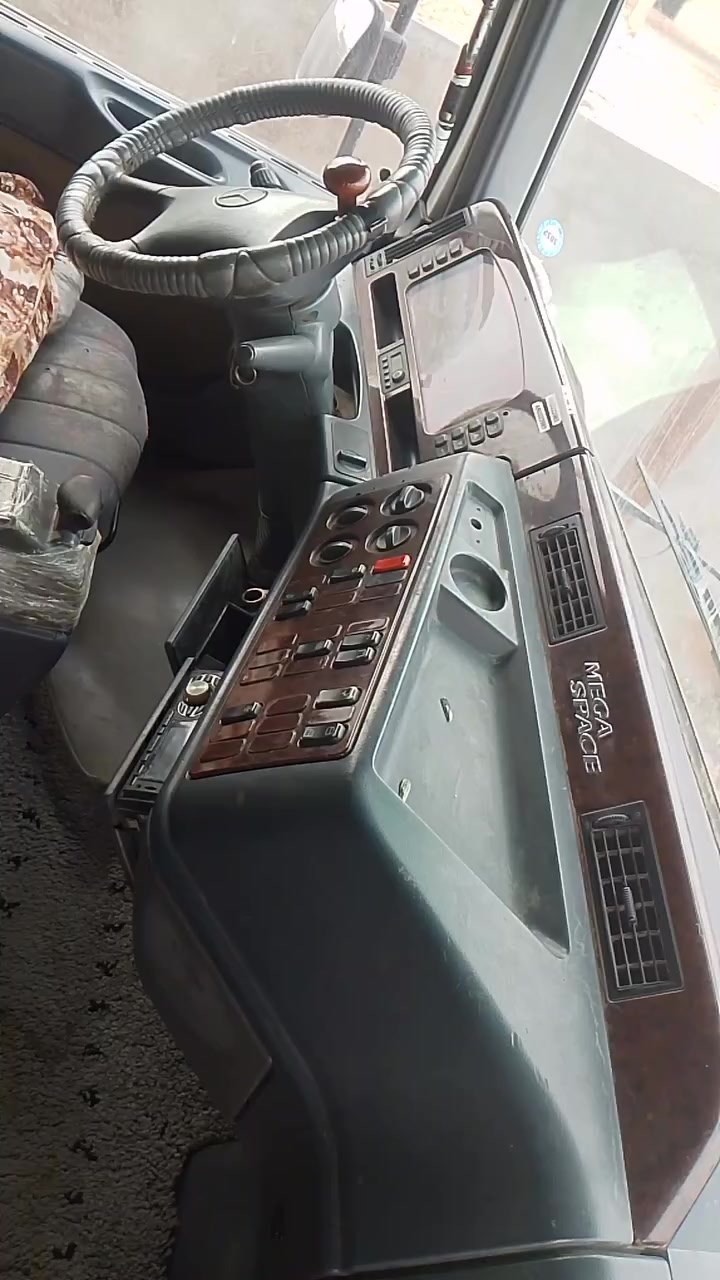 كتروز البيع موديل 2002  مكينة 40/18.  ***********
