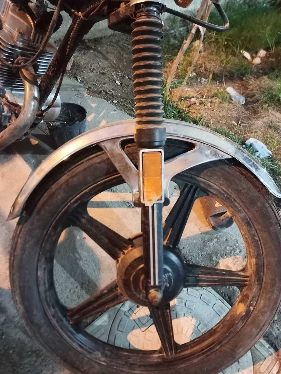 سلام عليكم فيوم بيها اوراق مزاد مال دوله
بيها محرك ستوته و تعمير جديد غراضها كله جديد عايزه ترتيب وشغلات بسيطه 
السعر 250 الف 
مكانها نجف *********** بي واتساب
