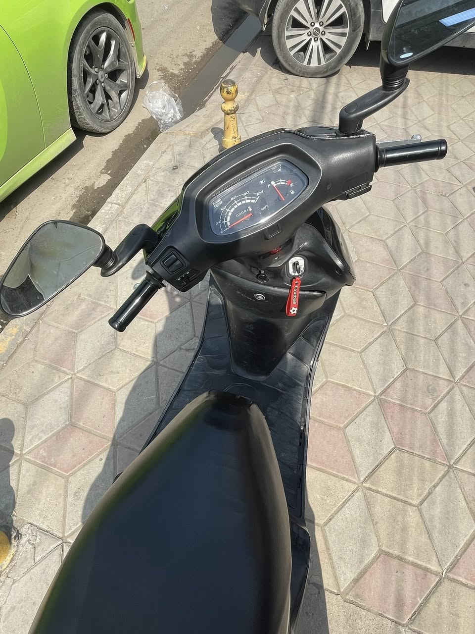 السلام عليكم سبيسي للبيع دراجه نظيفه وخير من لله شوفت عينك سويت بيهه ادامه قبل فتره الدراجه ناعمه وخرسه وبل صور مو مثل ما تشوفهه احلا بهواي مكتني بغداد بغداد الجديده سعره600 وبيهه مجال حك الجيه وتدلل. رقمي ***********
