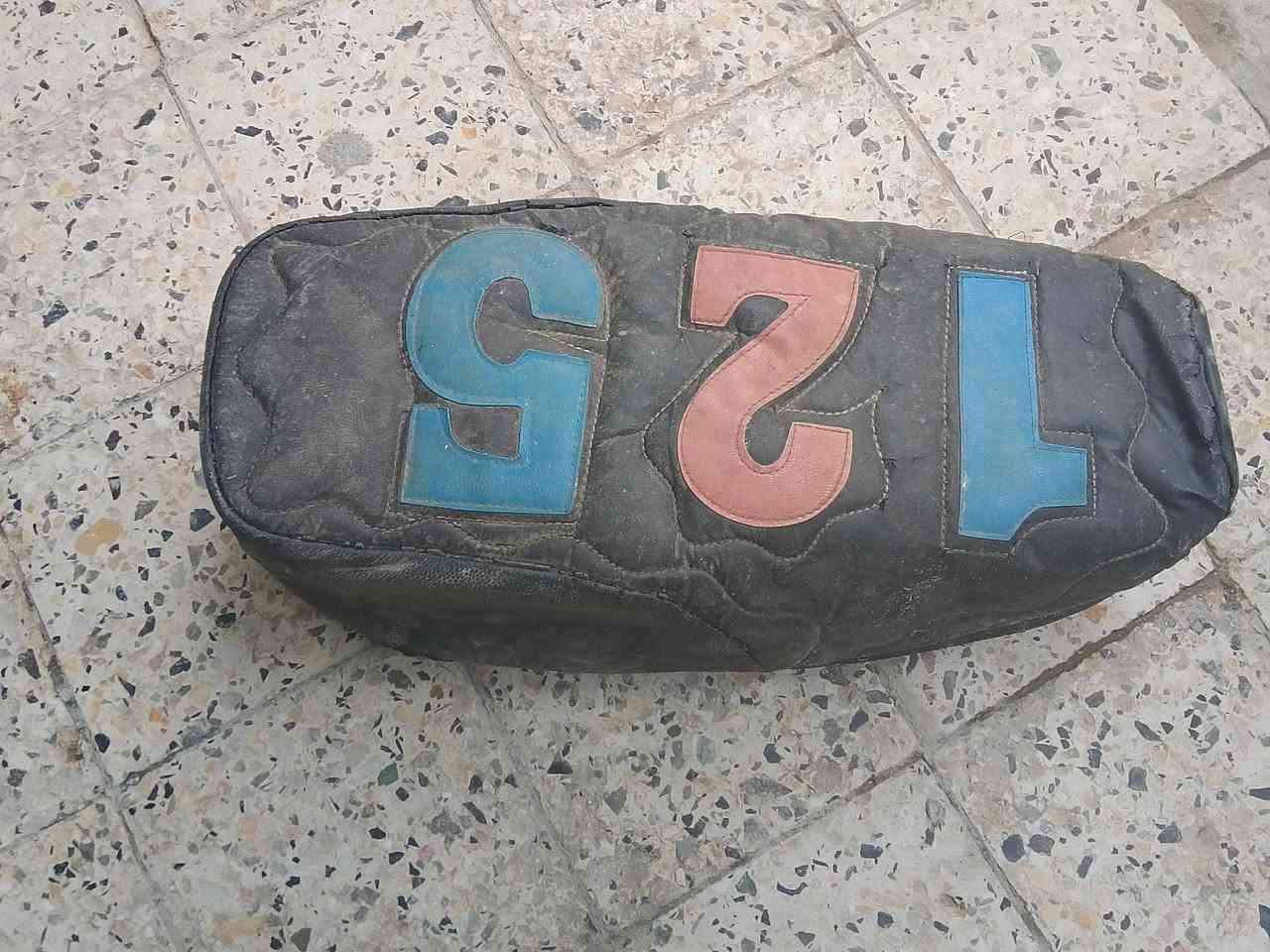 لبيع
تاير جدام جاهز كبل شد
كشن 
ماشه 
جوملغات وره وجدام
دبلات زوج 
تانكي مابيه شي 
صالنصات زوج 
سكان.وزنجيل وبيم 
كلمن وسعره شراي يجي خاص 
مكاني رميثه ***********
