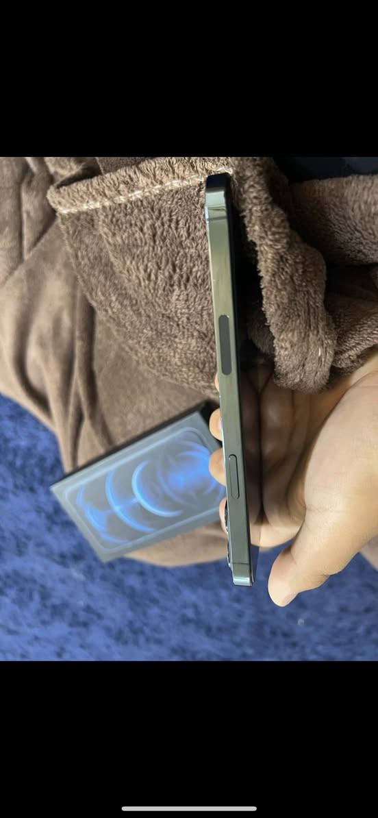 السلام عليكم ورحمة الله وبركاته جهاز ايفون ١٢ برو ماكس جهاز فول فول نضافه نضافه ١٠٠/١٠٠ جهاز تشوفه تكلي مامستخدم هلكد مانضيف شاصي مآبي ولا طخة شاشة ولا شخط والجهاز كلشي ممبدل وتر وتر بروف ع حاسبة ذاكرة ٢٥٦ بطارية ٧٨ اللون المميز البحري والجهاز حيل نضيف وياه كارتونة وكفر ولزكة مكاني بغداد السعر ٤٥٠ وبي مجال 
***********
