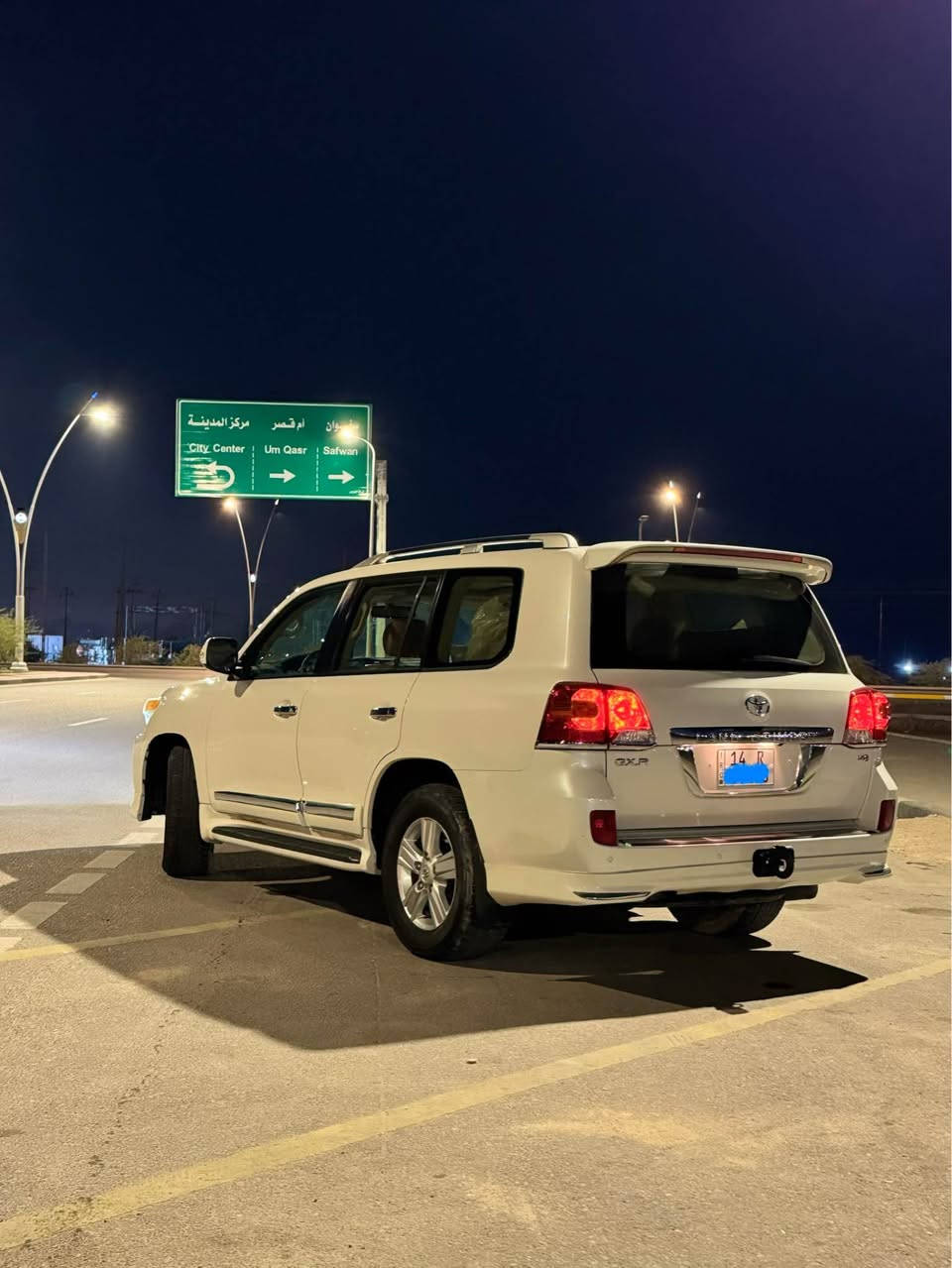 السلام عليكم
للبيع لاندكروز 2015شركه SAS
كفاله عامه عدى جاملغ ايمن صبغ فقط بدون حادث
فتحه سقف 
مري قلاب
كشنات جلد 
كشن كهربائي 
فول تحكم ستيرن 
حساس وكامره 
8 سلندر 
رقم بصره انگليزي بأسمي
ماشيه 136 الف 
السعر :39000
للأستفسار الأتصال *********** الزبير, البصرة
