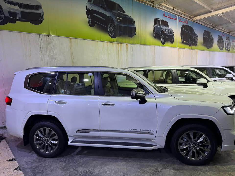 السلام عليكم 
لاندكروز 2024 Gxr بريم اصلية 
السيارة محرك 3.5 تون تيربو 
مبدلين مازدات مال VX 
مكفولة كفالة عامة من الصبغ والبارد 
ماشية 16 الف كيلو متر 
سعرها 75 الف دولار وبيها مجال بسيط 
مكانها معارض النهضة شركة اللامي 
للاستفسار اكثر:
***********
***********
