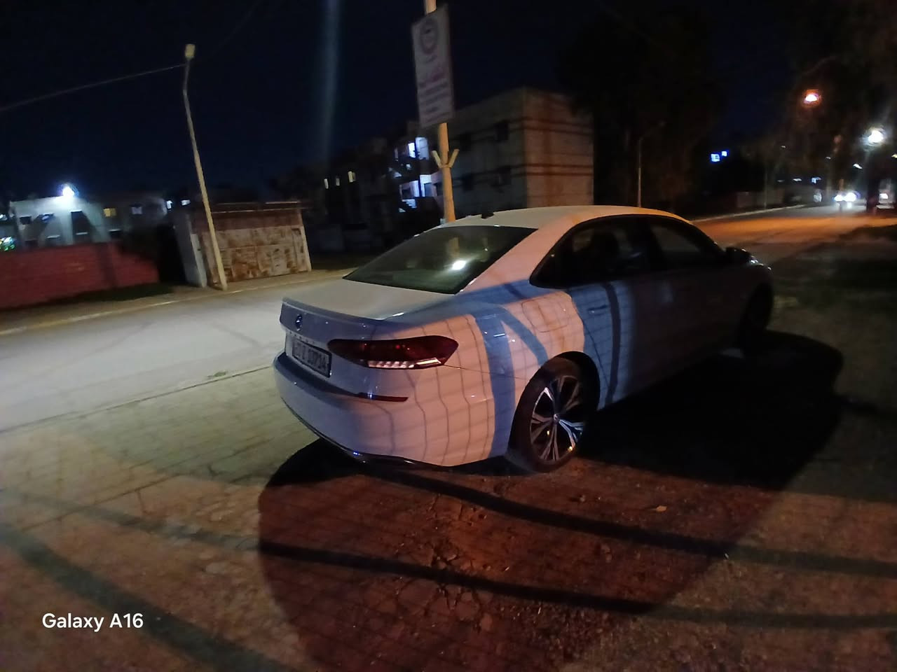 سلام عليكم سياره باسات للبيع موديل ٢٠٢١ مكينه ٢٠ تيربو  مواصفات SEبلص ضرر سياره فقط تعديل بل صندوك بدون ايربك بدون شاصي سياره حيل نضيف ماشي ٨٠ ميل سعر ١٨٥ بي مجال 
رقم ***********
