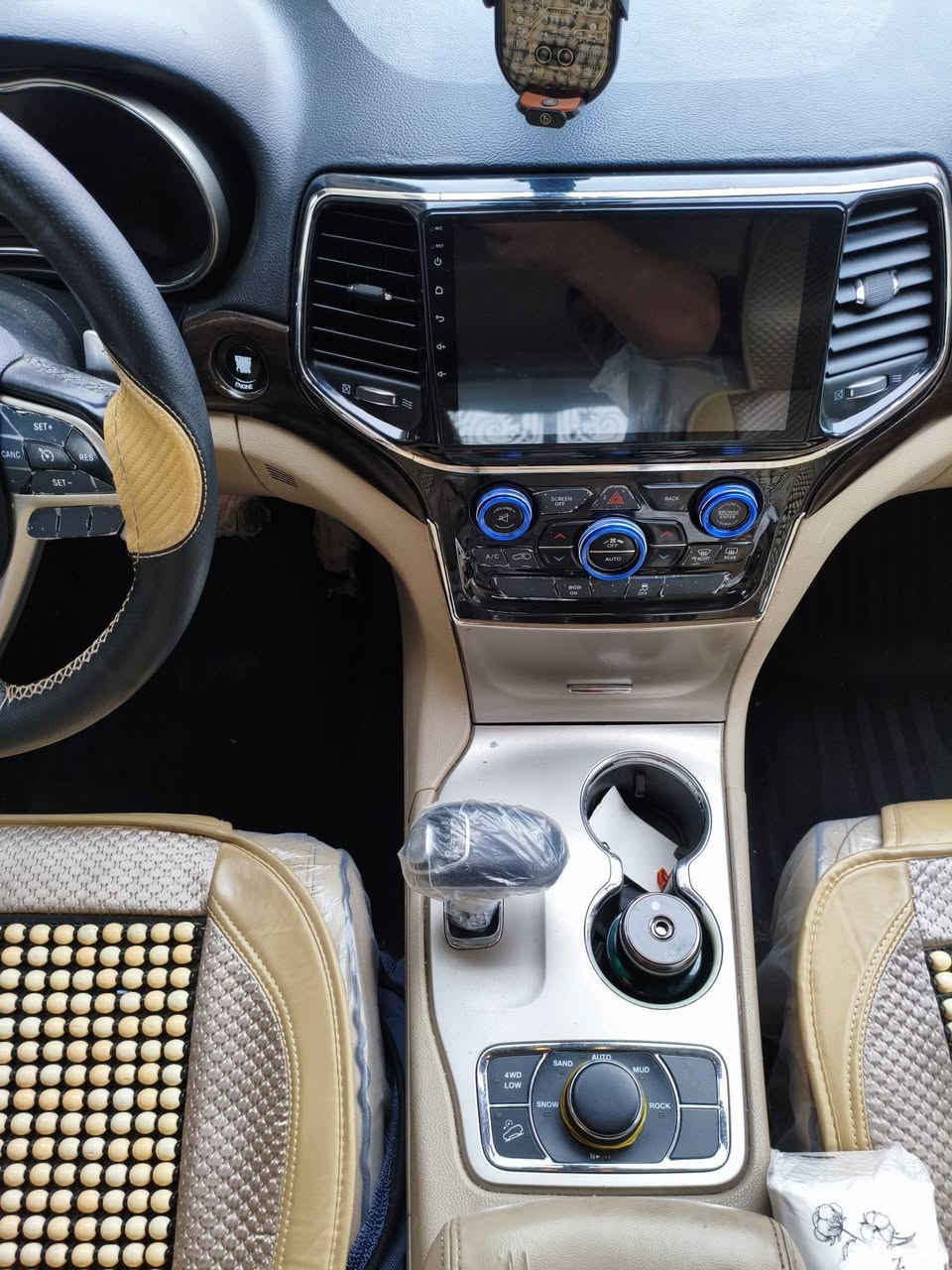 جيب لمتد
موديل 2014 
المواصفات فول بس الصندوك الخلفي مو كهربائي 
كير طياره 
بي طخه بسيطه اباب السايق والوراه ومتصلح bdr وبيه اباب السكن طخه بسيطه
السعر 24000 وقابل للمفاوضه للشراي 
للتواصل ***********
