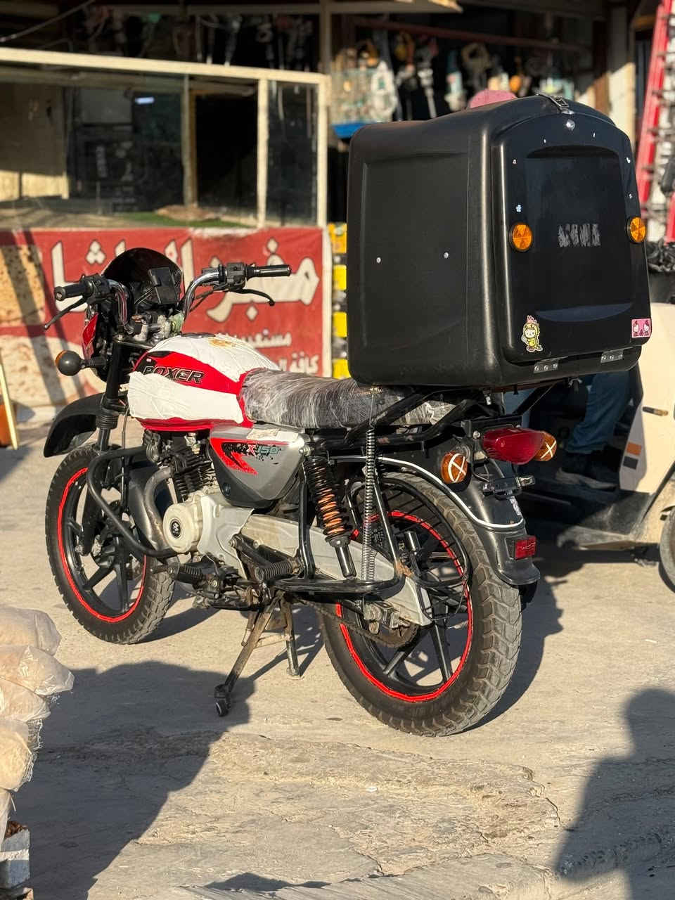 بوكسر 22مكاتبه ومنفيس وتكفل بكلشي مكينه خرسه شغل وطلع لشغل بغداد البياع850وبيهه 
‏‪***********‬‏
