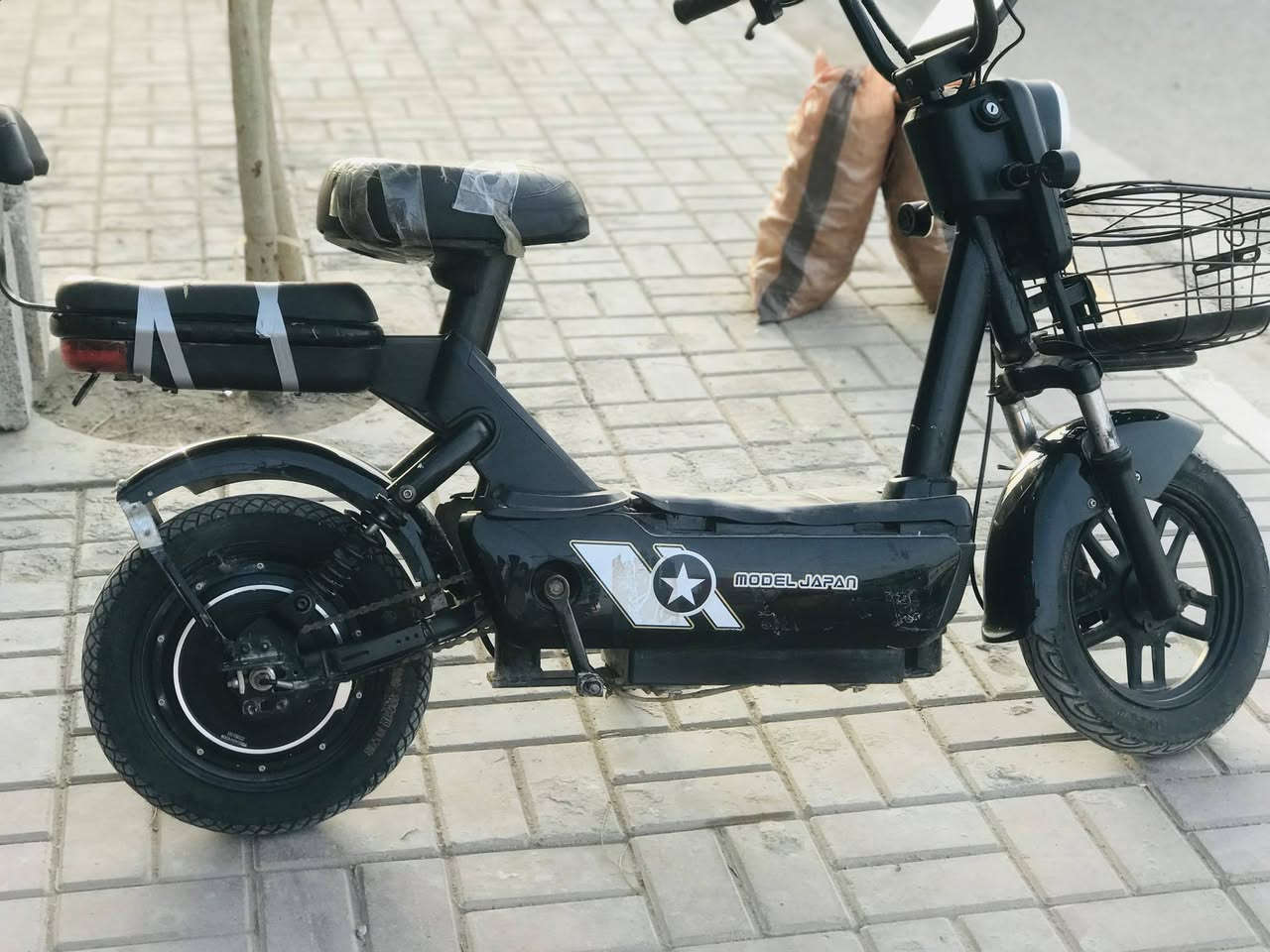 دراجه شحن بطاريات جديده 
لسعر 150 الف وبي مجال 
تصل ***********
