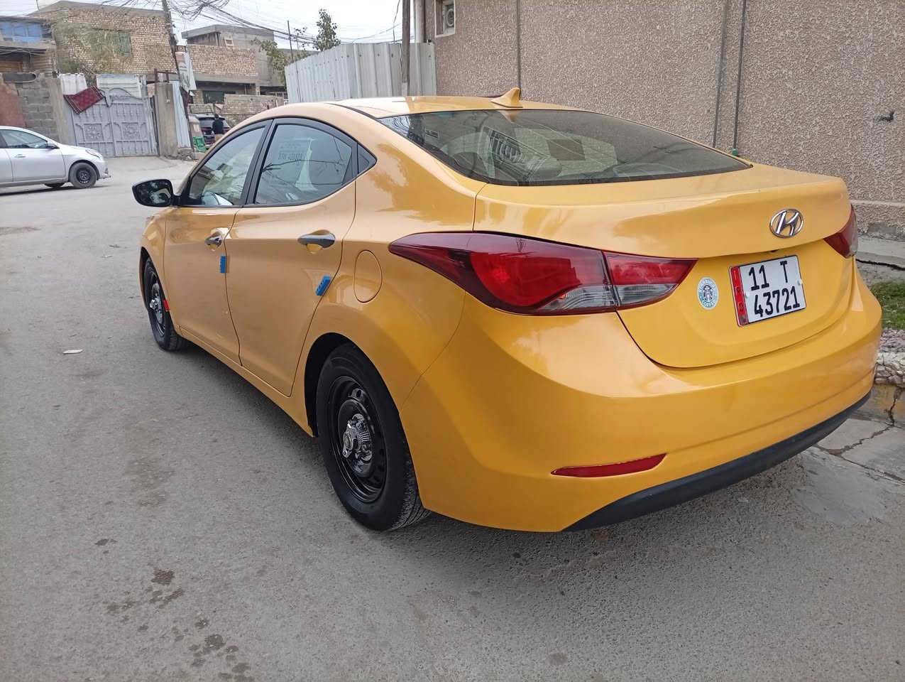 النترا ٢٠١٤ امريكي 
بيها تبديل بنيد وباب بدون دواخل 
مكينة وكير وصدر وتبريد مابيهن نقص
السيارة متصرف عليها ربع 
السعر ١٠٥ وبيها مجال 
***********
