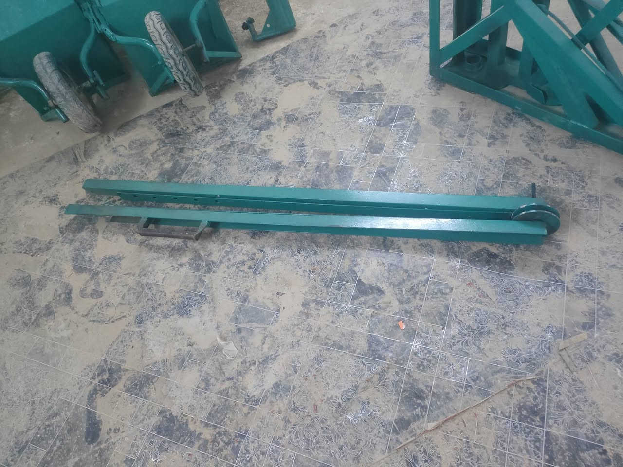 السلام عليكم ونج اردني للبيع مصبوغ جديد مع 3 عرباين ونج نضيف مستخدم قليل مع 2ماطور  السعر مليون 300 للستفسار /***********
