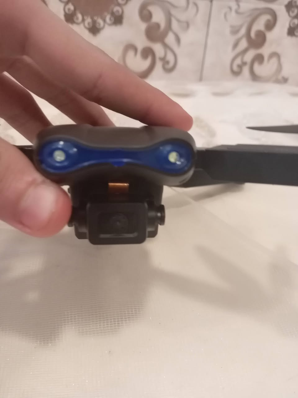 درون نوع E88 ارتفاع:150م مدى:1كيلو تجي وياه بطارية و اربع ريش اضافية وكامرة امامية وكامرة تحت الدرون مثل الي بل صورة ودقة الكامرة 360ميجا وتربط على الهاتف تجي مع حقيبتها والبطارية تنشحن 120 دقيقة وتكدر تطيرها 15 دقيقة بل جو سعرها 35 الف والتوصيل 5 الاف


**إذا كنت صاحب هذا الإعلان وتريد حذفه لأي سبب، رجاءا أرسل رسالة إلى الدعم الفني**