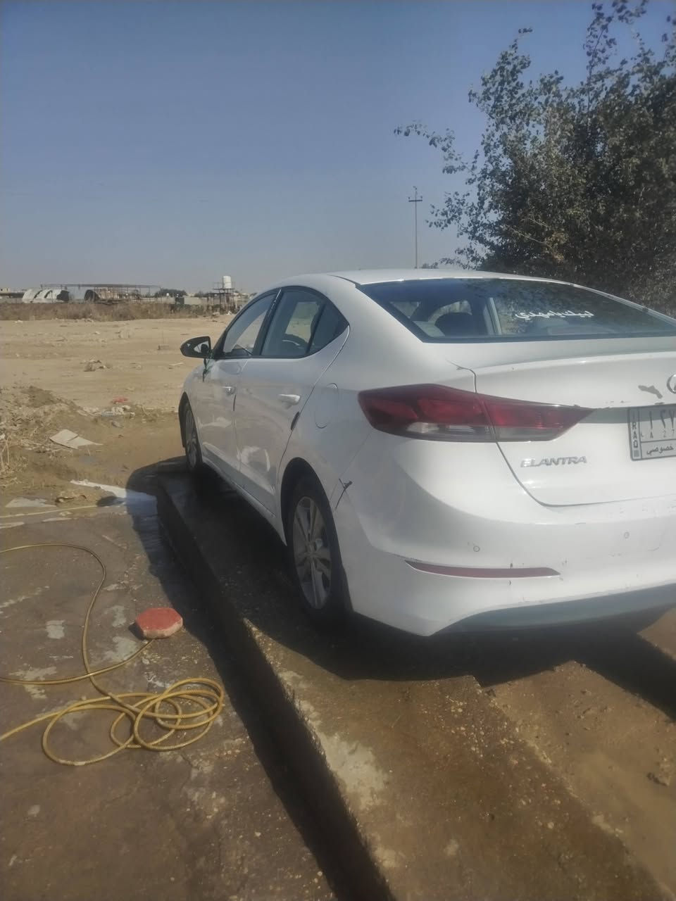 النترا ١٨ خليجي محرك ٢٠٠٠ تبريد قطعتين لونه ابيض بيه تقشير صبغ شي بسيط ب١١٨ وبيه مجال رقم مثنى مكاني ناصريه للاستفسار رقم موبايل ***********
