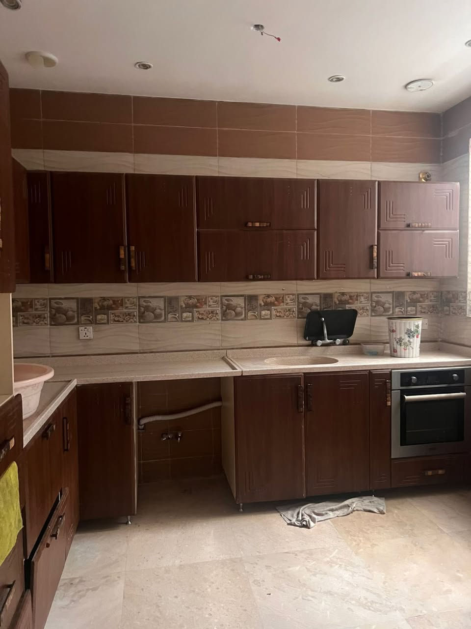 شقة للايجار طلاب المنصور خلف مول بابيلون
١٥٠ متر غرفتين وصالة ومطبخ  معزول وصحيات   *********** للتواصل
