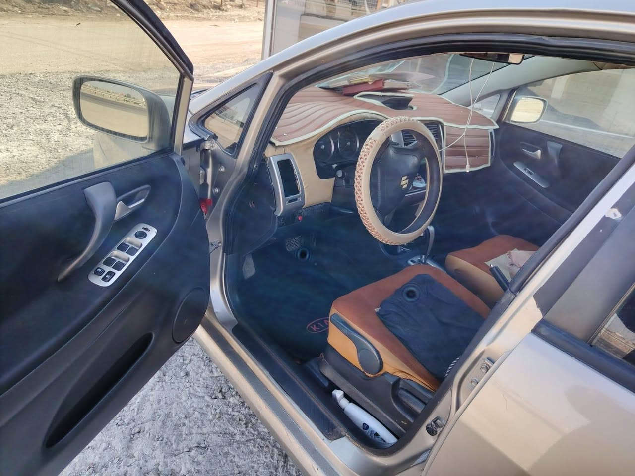 سازوكي ليانا مديا 2005سعره 55مكانه بصره تنومه جاهزه من كلشي*********** البصرة, العراق
