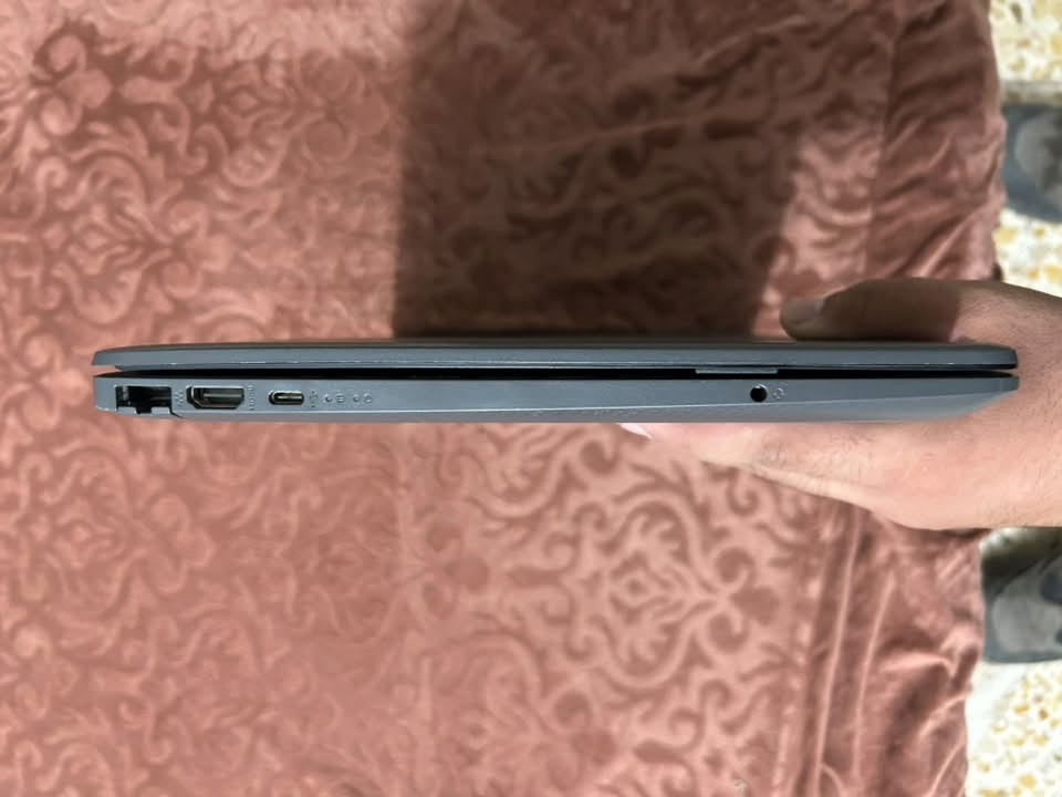 السلام عليكم
لابتوب للبيع المواصفات
كوراي 7 الجيل العاشر 
رام 8g 
هاردssd 256 
256 nvme ssd
1tb hdd
وندوز 10
للتواصل واتساب ***********
