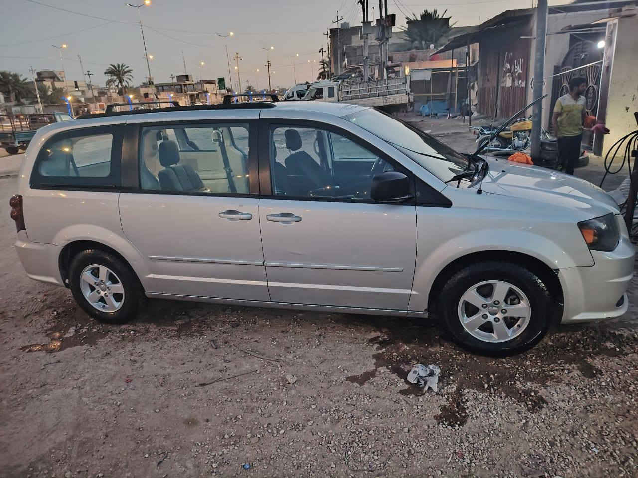 دوج كرفان سياره جاهزه مكينه وكير وحداديه تخم تايره كهربائيات كله شغال تبريد تدفئ بيه جاملغ امامي مصبوغ واربع أصابع من تكمه الباقي كفاله السعر 140وبيه مجال *********** و***********
