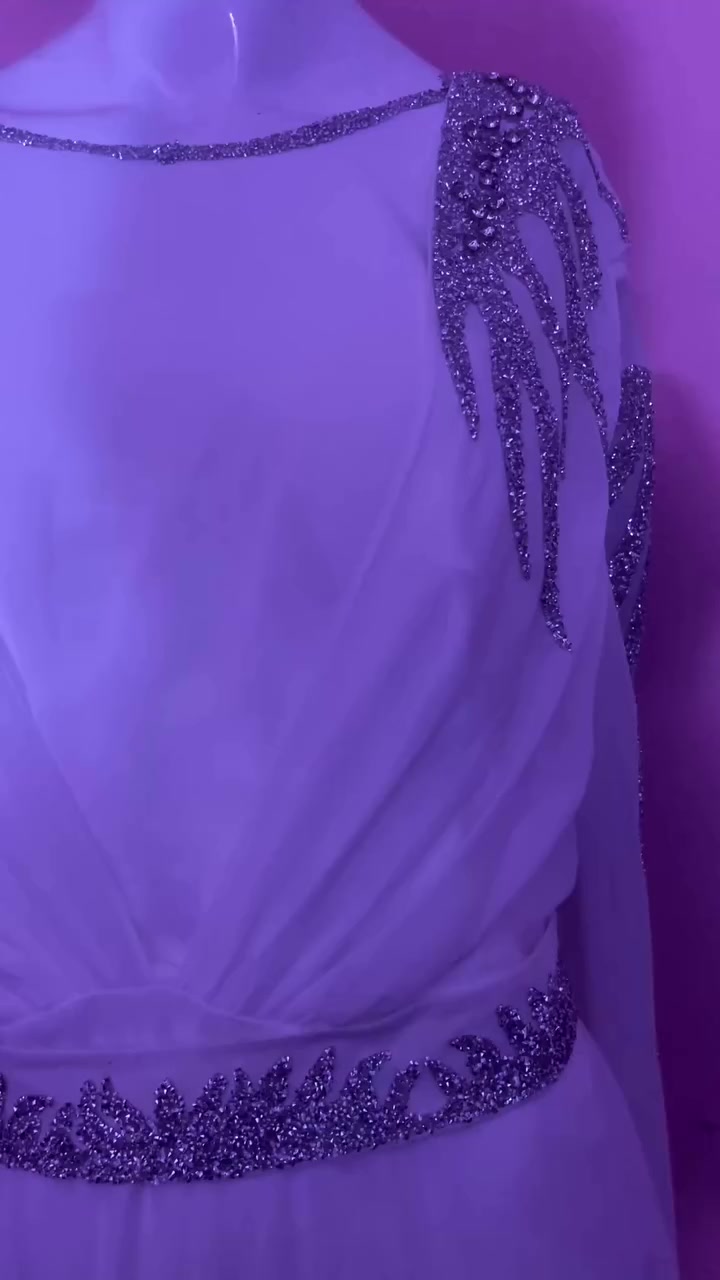 فستان للبيع مشترينه ب 100 ملبوس مره وحده اقل الساعه نضيف وجديد كدامكم أريده 30 

هذا رقمي متوفر واتساب ***********
