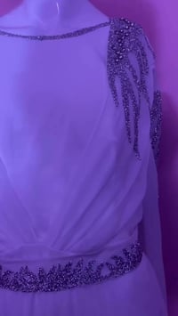 فستان للبيع مشترينه ب 100 ملبوس مره وحده اقل الساعه نضيف وجديد كدامكم ...