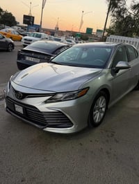 كامري للبيع فقط  2023 LE ضرر جاملغ وباب سايق صبغ فقط  ماشية 34 km بدون...