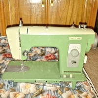 مكينة خياطة • صنع ألماني • للخياط