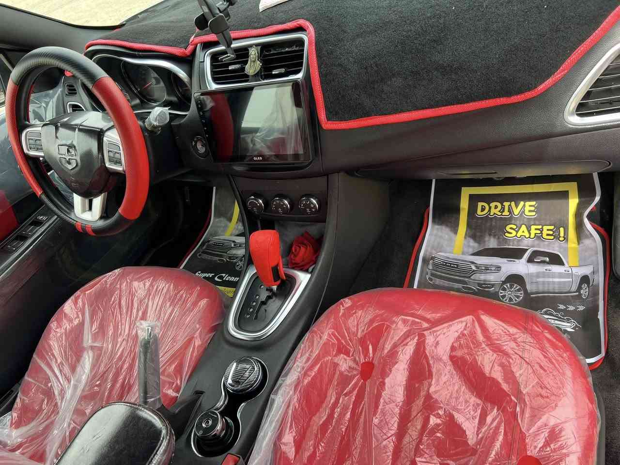 السلام عليكم دوج افنجر مديل ٢٠١٣ كشنات جلد احمر شاشه تحكم ستيرن لايتات زنون عليه محرك وكير خير من الله التبريد ثلاجه السياره بيه حزام جمالية حادثه جاملخ ودعاميه السياره بسمي رقم نكليزي السياره  نضيفه نفس ما موضحه بلصور والداخل مالته يخبل السعر ٧٥ ورقه وبيه مجال بسيط لشراي للاستفسار ***********
