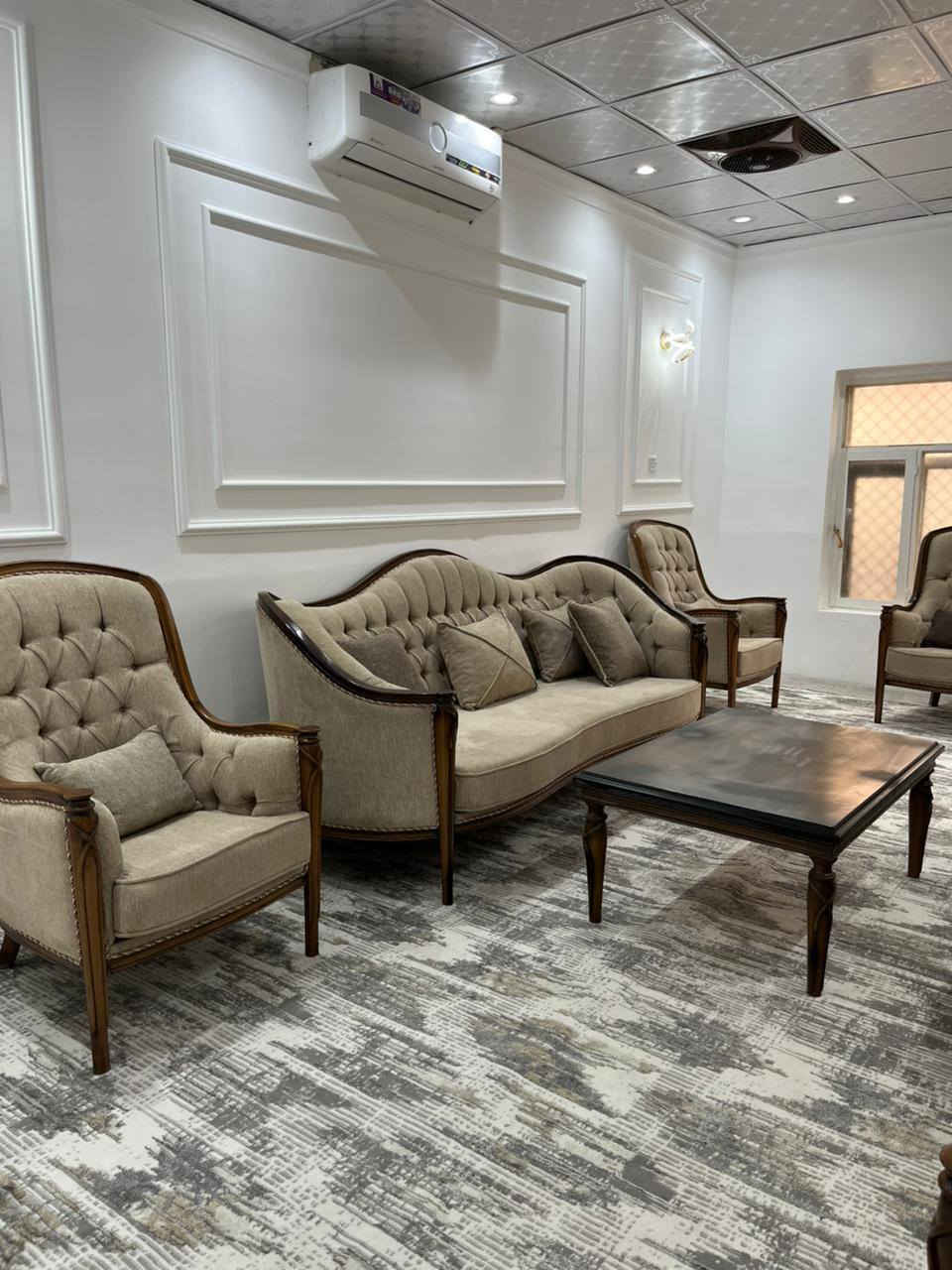 ​🏠 بيت ركن للبيع - طابو صرف (بناء حديث جداً)
تفاصيل العقار:
​المساحة الكلية: 180 متر.
​الموقع: ابي غرق حي المرتضى.
البيت ركن
​الأبعاد: الواجهة 12 متر × النزال 15 متر.
​نوع السند: طابو صرف (ملك صرف).
​التصميم الداخلي والخدمات:
​🛏️ عدد الغرف: 5 غرف نوم واسعة.
​🚿 المجمعات الصحية: 5 مجمعات صحية متكاملة.
​🍳 المطبخ: نظام (حار + بارد) .
​✨ حالة البناء: حديث جداً (درجة أولى) وجاهز للسكن.
​الموقع:
​📍 العنوان: أبي غرق - حي المرتضى.
​🏫 المميزات: موقع مميز وقريب جداً من المدرسة والخدمات.
​📸 ملاحظة: الصور المرفقة توضح تفاصيل ونظافة البناء والفخامة.
ملاحضه البيت مقابله ساحه خظراء (حديقه مزروعه)

الاستفسار والتواصل مراسله الصفحه او الاتصال على الرقم ***********
نستقبل جميع العروض عندك مكان قطعه أرض بيت نعرضها الكم مجاني والتوفيق للجميع
