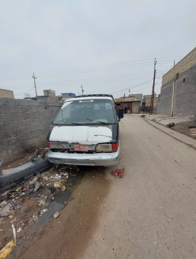 السلام عليكم كيا بستا ٩٥ مكينه جديد مجفتها كير خير من الله ابيع كوم حديد شوفت عينك السارة كاعده صار ٣ اشهر مطروحه 
***********
