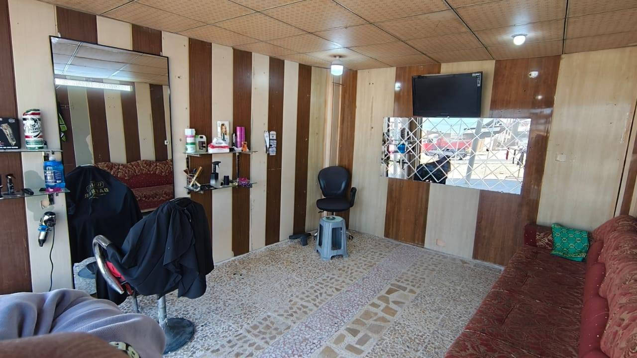 السلام عليكم اريد حلاق ثابت في محل حلاقه المحل دون يجار متوفر نيت مجاني العنوان منطقة العبور مقابيل جمله وجمله الاستفسار اتصال ***********
