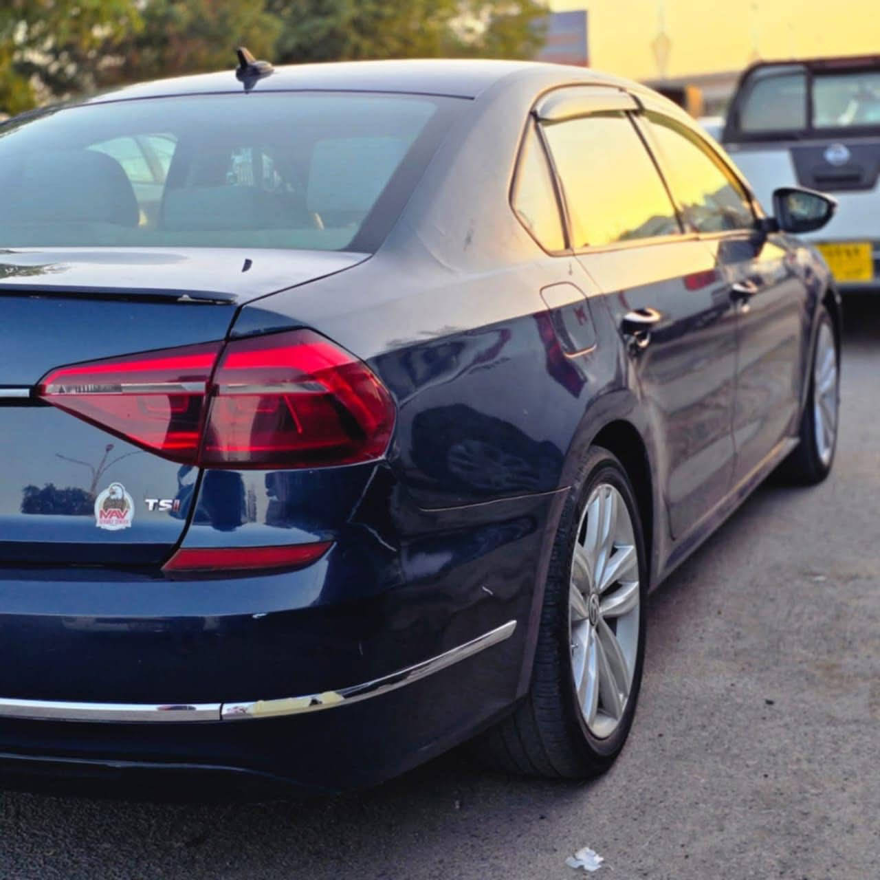 سلام عليكم 
باسات 2019  محرك 20 توربو فول موصفات السياره بيها ٤ قطع 
بجم كبس كير دبل كازكيت يشتغل بانزين عادي سعرها 122 وبيها مجال و بل باب اكو طخه ما مصلحه من ضمن ال ٤ قطع مكان سياره كركوك ***********
