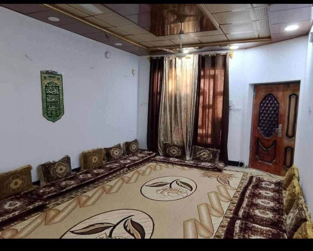 دار للبيع في الكوفه منطقة السهيليه خلف الأقسام الداخليه قريب على مسجد السهله طابو زراعي سند ٢٥ 
المساحة (  ٢٠٠ ) متر 
طابقين
 أربع غرف نوم وصالتين واستقبال ومطبخ حار وبارد وثلاث مجاميع صحيه مناور اثنين 

على شارعين مع الخدمات ماء كهرباء ومجاري والمباشره بالتبليط ثالث بيت عن الشارع الرئيسي 
السعر ١١٥ وبي مجال 

للاتصال *********** مكتب القلعة للعقارات
