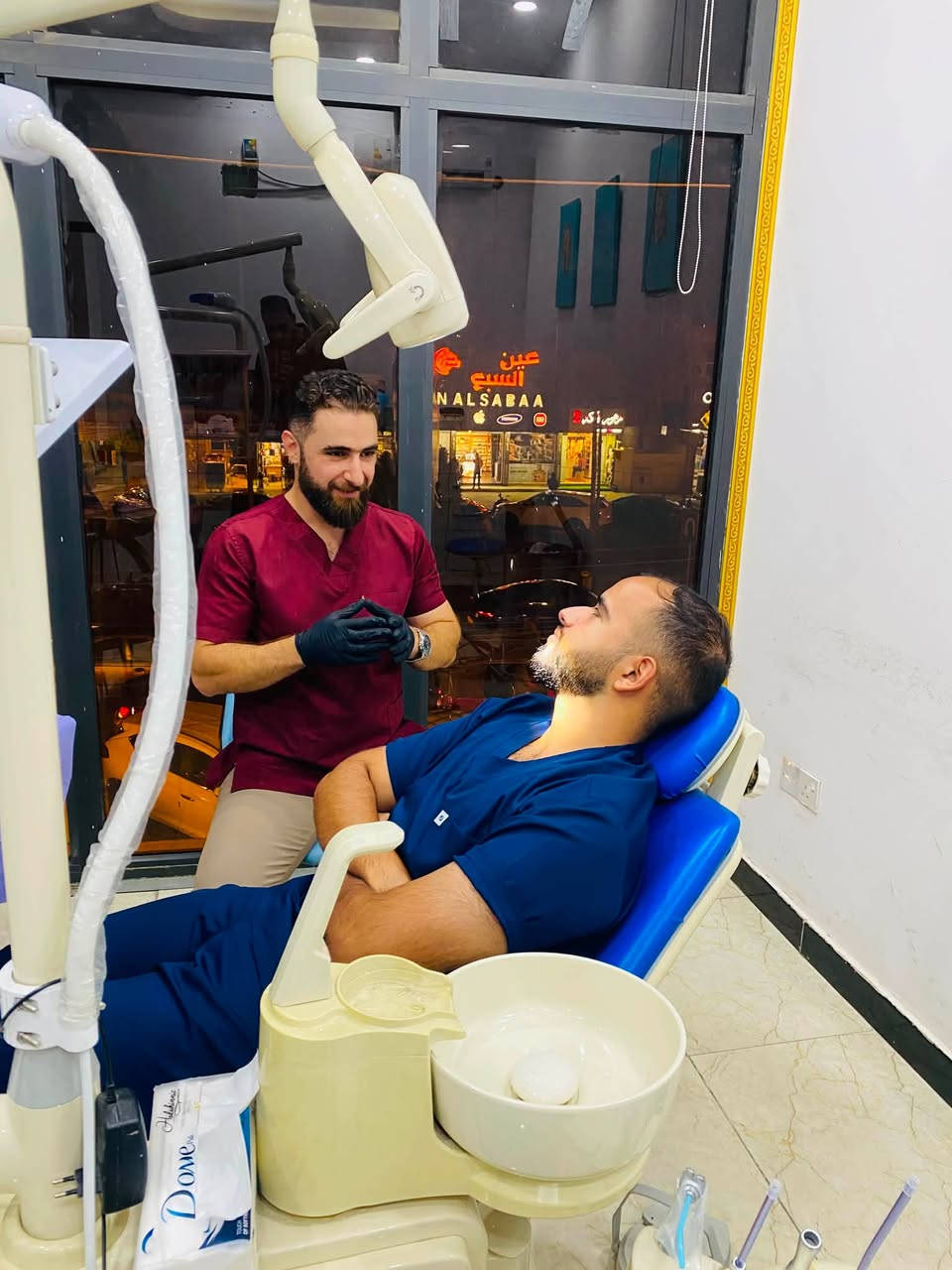 هواي ناس تمدح بالدكتور المعروف 'عبد الرحمن القيسي' ويكولون عنه أرقى طبيب اسنان بالغزالية وبغداد ❤️

طبعاً الطبيب هواي ناس تحبه لأن شغله نظيف وخلوق وحامل للماجستير بطب الأسنان وأستاذ جامعي

والحلو بهذا الأنسان عندة نظام الخفارة العيادة شوكت متتصلون بي واتساب يجيكم ويفتح العيادة وعنده نظام يجي للبيت للحالات الطارئة وكادر نسائي حسب الطلب وهذا رقم العيادة :-
***********

عيادته في وسط شارع البدالة بالغزالية - فوق فلامنكو 📍
