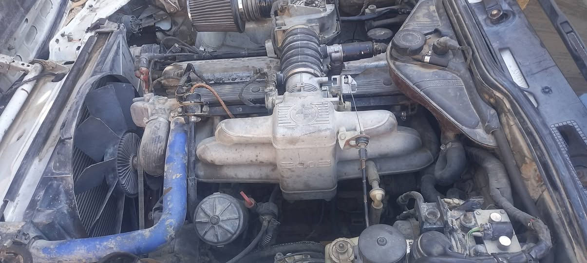 سلام عليكم عندي هاي بي ام موديل ٩٣ حجم ٧٣٠ كير عادي مكينه وكير جديد تخم تاير جديد ويل كب جديد  صدر جديد كهربائية كله شغاله جام كهرباء سياره كامله رقم كربلاء نكليزي تحويل مباشر مكانه بغداد لشعب رقم *********** سعر ٣٠
